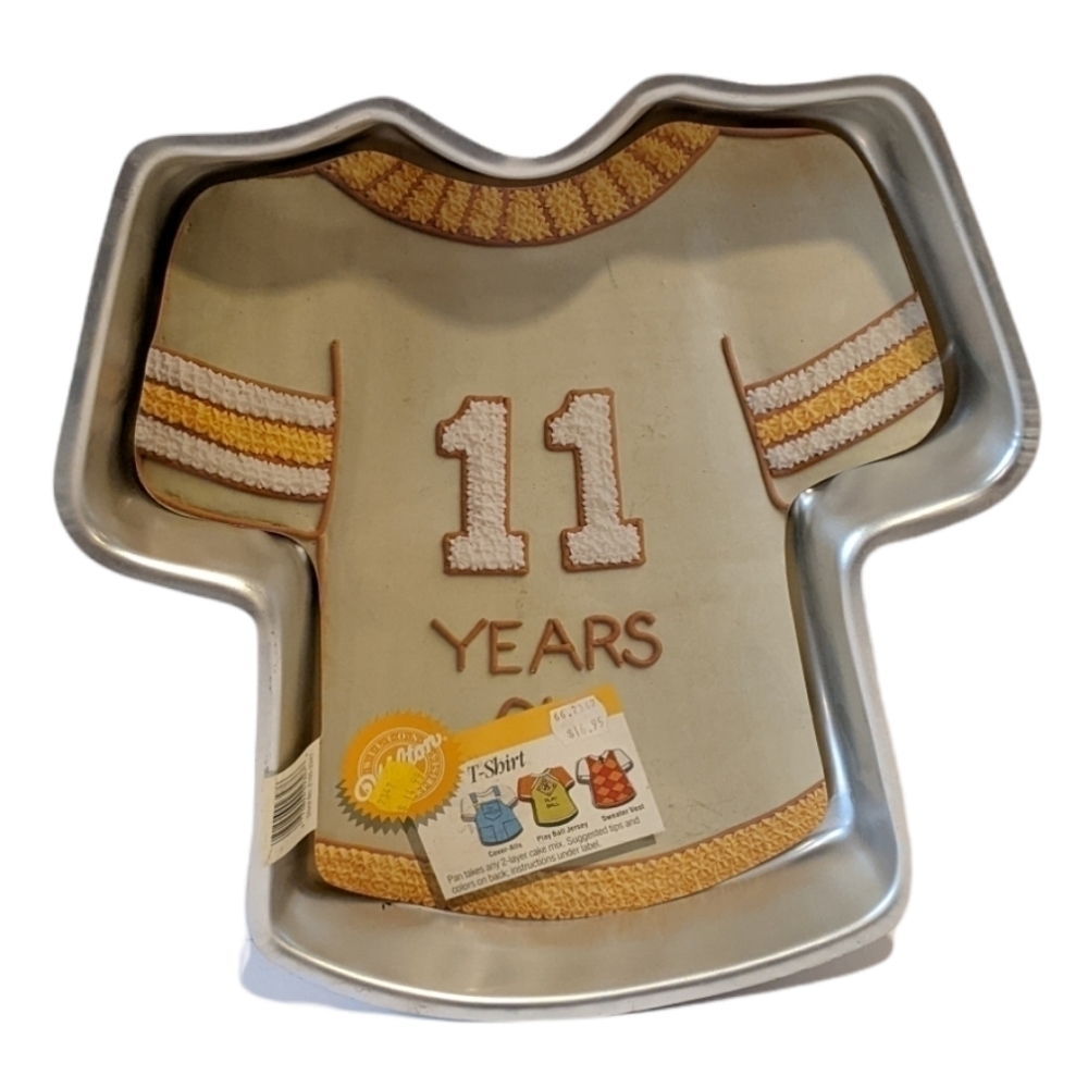 𝅺Vintage Wilton T-Shirt Cake Pan 2105-2347